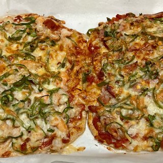 どちらも食べたい‼️えび・ソーセージ2種類の☆ピザ